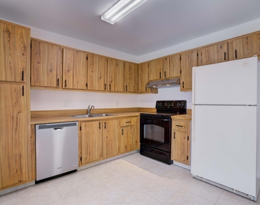 4698 Arthur Street - Photo Thumbnail 4