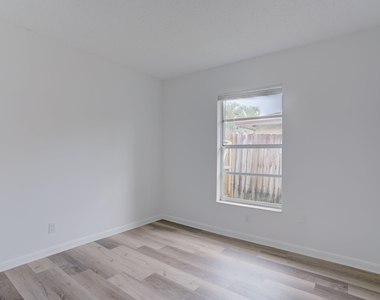 4698 Arthur Street - Photo Thumbnail 9