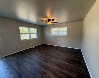 5813 Nw 66th Street - Photo Thumbnail 4