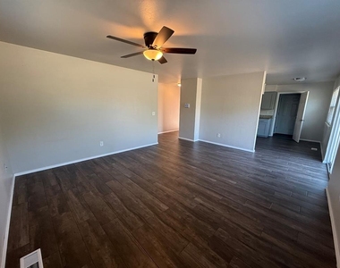 5813 Nw 66th Street - Photo Thumbnail 5