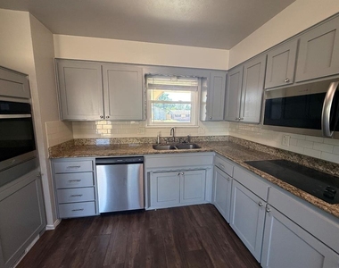 5813 Nw 66th Street - Photo Thumbnail 8