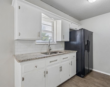 4008 Se 46th Street - Photo Thumbnail 10