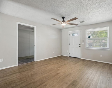 4008 Se 46th Street - Photo Thumbnail 2