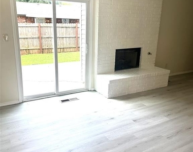 1708 Jennifer Circle - Photo Thumbnail 2