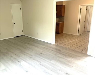 1708 Jennifer Circle - Photo Thumbnail 3