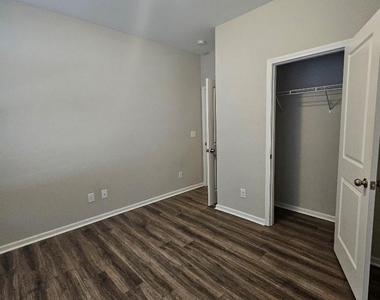 411 Copes Court - Photo Thumbnail 11