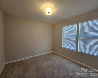 411 Copes Court - Photo Thumbnail 12