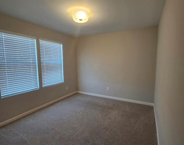 411 Copes Court - Photo Thumbnail 9