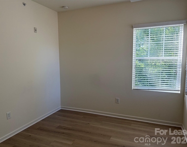 17905 Delmas Drive - Photo Thumbnail 8