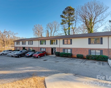 525 12th Street Sw - Photo Thumbnail 2