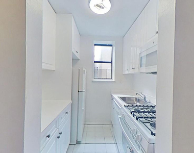 365 West 52nd Street - Photo Thumbnail 5