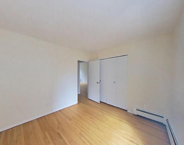 365 West 52nd Street - Photo Thumbnail 3