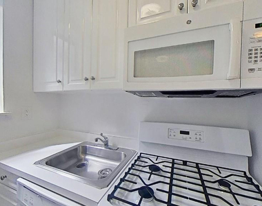 365 West 52nd Street - Photo Thumbnail 6