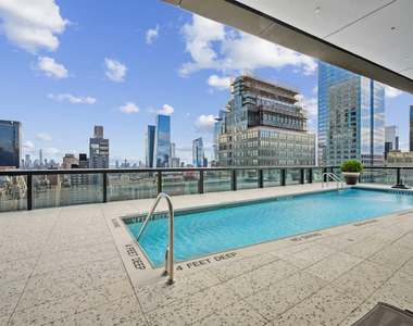  43rd Street - Photo Thumbnail 10
