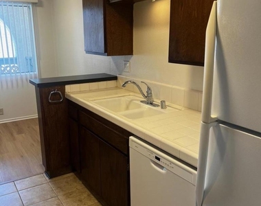 1132 E Meta Street - Photo Thumbnail 8