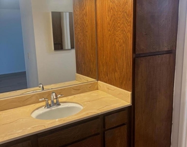 1132 E Meta Street - Photo Thumbnail 15