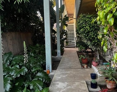 1132 E Meta Street - Photo Thumbnail 2