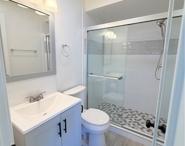 1620 Greenport - Photo Thumbnail 5