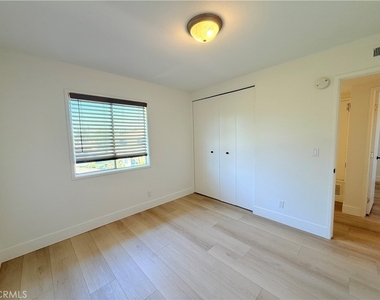 1620 Greenport - Photo Thumbnail 8
