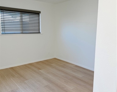 1620 Greenport - Photo Thumbnail 4