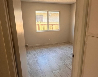 27364 Family Circle - Photo Thumbnail 11