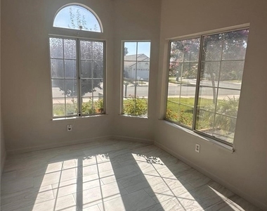 27364 Family Circle - Photo Thumbnail 2