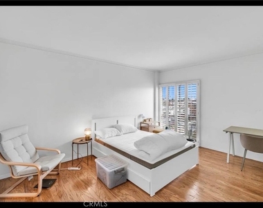 1115 S Elm Drive - Photo Thumbnail 12