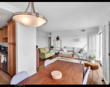 1115 S Elm Drive - Photo Thumbnail 8