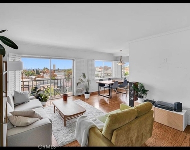 1115 S Elm Drive - Photo Thumbnail 5