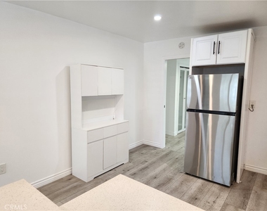 9540 Defiance Avenue - Photo Thumbnail 4