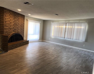 3901 Green Avenue - Photo Thumbnail 3