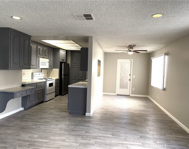 3901 Green Avenue - Photo Thumbnail 9