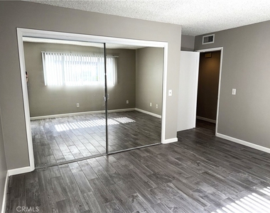 3901 Green Avenue - Photo Thumbnail 6