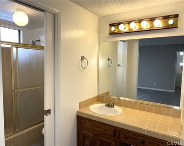 3901 Green Avenue - Photo Thumbnail 5