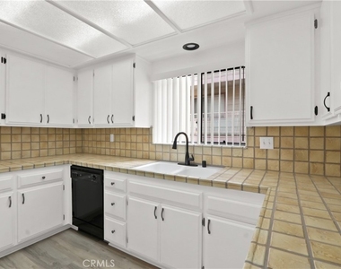 1052 Belmont Avenue - Photo Thumbnail 6