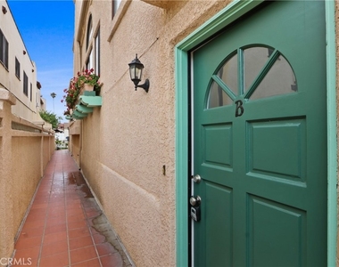 1052 Belmont Avenue - Photo Thumbnail 18