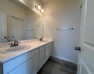 1707 Frangipani Avenue - Photo Thumbnail 18
