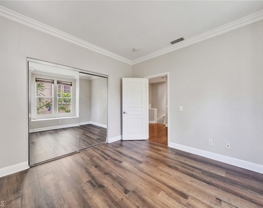 329 Tall Oak - Photo Thumbnail 4