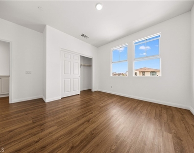 16005 Blueberry Ave - Photo Thumbnail 32