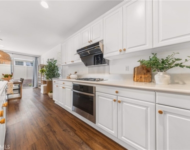 16005 Blueberry Ave - Photo Thumbnail 5