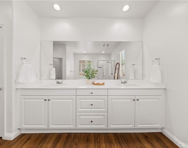 16005 Blueberry Ave - Photo Thumbnail 23