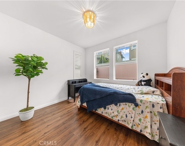 16005 Blueberry Ave - Photo Thumbnail 13