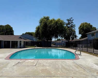 553 Balance Drive - Photo Thumbnail 12