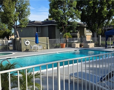 10601 Diana Avenue - Photo Thumbnail 3