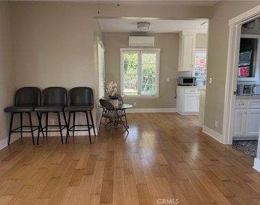305 W Kenneth Road - Photo Thumbnail 7