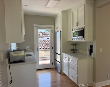 305 W Kenneth Road - Photo Thumbnail 8