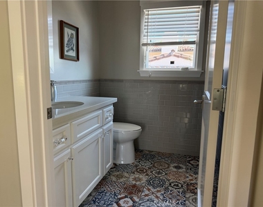 305 W Kenneth Road - Photo Thumbnail 11
