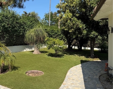 305 W Kenneth Road - Photo Thumbnail 4