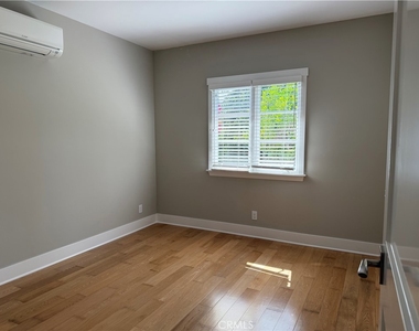 305 W Kenneth Road - Photo Thumbnail 12