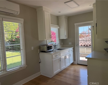 305 W Kenneth Road - Photo Thumbnail 9